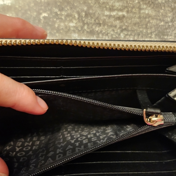 Kate Spade Black and Cream Women's Wallet - Picture 9 of 13